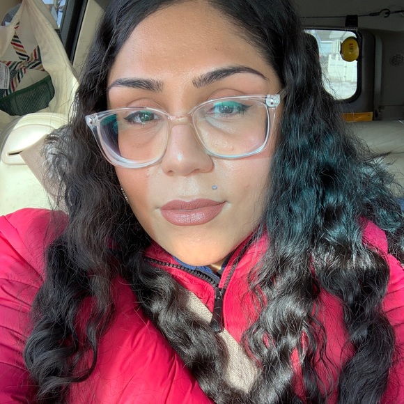 Meet your Posher, Dariana - Picture 2 of 2